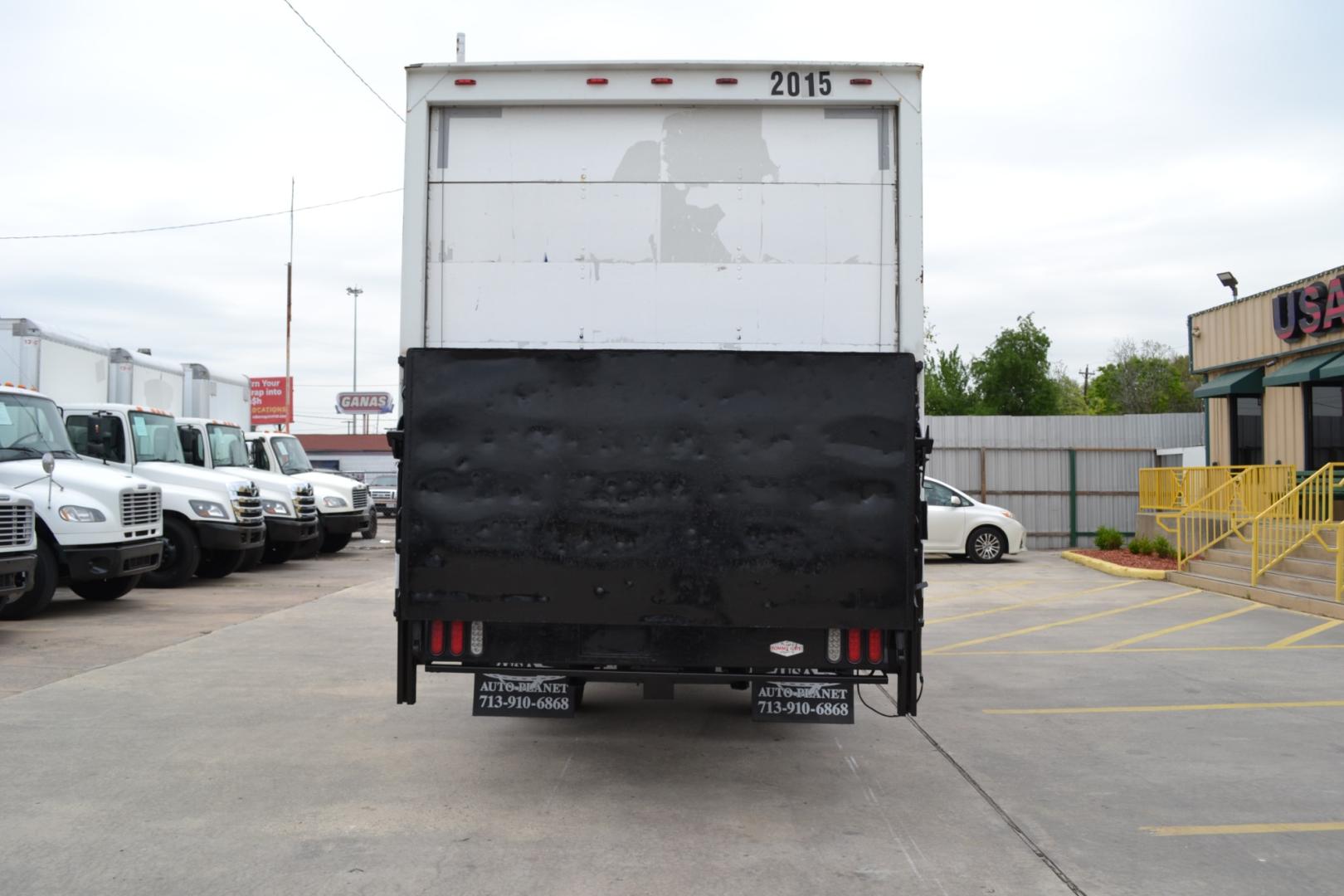 2016 WHITE /BLACK HINO 195 with an JO5E-TP 5.1L 210HP TURBO CHARGED DIESEL engine, AISIN A465 6SPD AUTOMATIC transmission, located at 9172 North Fwy, Houston, TX, 77037, (713) 910-6868, 29.887470, -95.411903 - Photo#5
